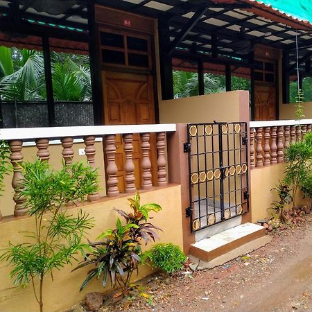 Shawn'S The Morjim Enclave Hotel Exterior foto