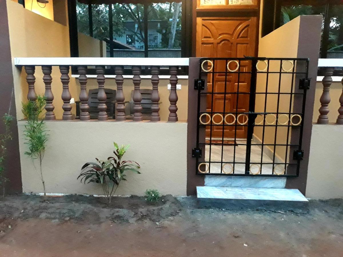 Shawn'S The Morjim Enclave Hotel Exterior foto