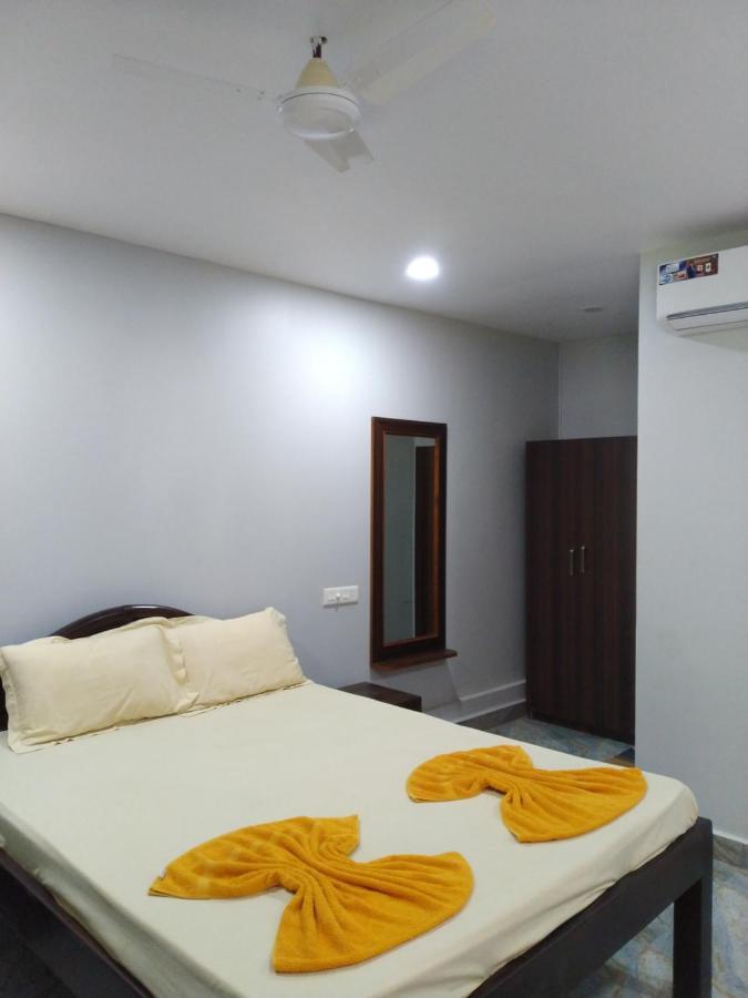 Shawn'S The Morjim Enclave Hotel Exterior foto